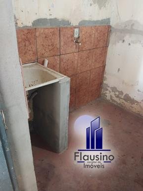 CASA COM DUAS MORADAS NO CENTRO DE VARGINHA MG (1)