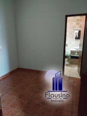 CASA COM DUAS MORADAS NO CENTRO DE VARGINHA MG (11)