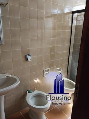 CASA COM DUAS MORADAS NO CENTRO DE VARGINHA MG (12)