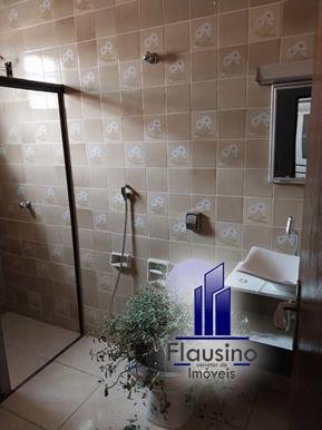 CASA COM DUAS MORADAS NO CENTRO DE VARGINHA MG (15)