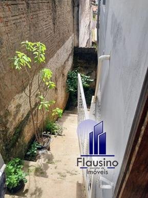 CASA COM DUAS MORADAS NO CENTRO DE VARGINHA MG (16)