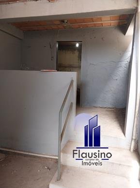 CASA COM DUAS MORADAS NO CENTRO DE VARGINHA MG (17)