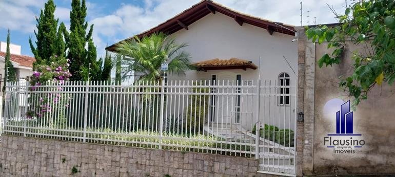 CASA MUITO BOA NOS CAMPOS ELÍSEOS EM VARGINHA MG (1)