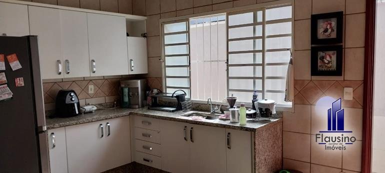 CASA MUITO BOA NOS CAMPOS ELÍSEOS EM VARGINHA MG (14)