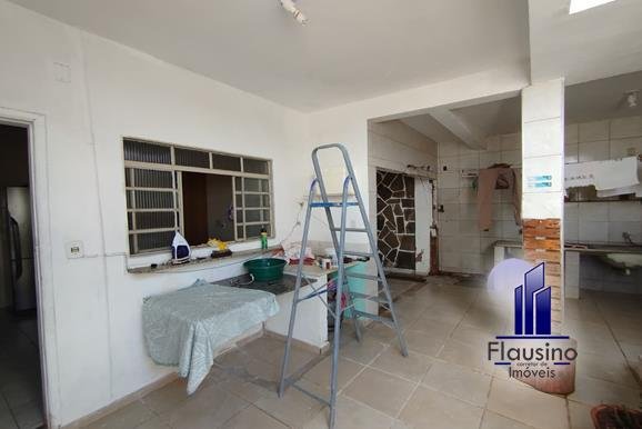 TRÊS IMÓVEIS EM UM NO SION EM VARGINHA MG (11)