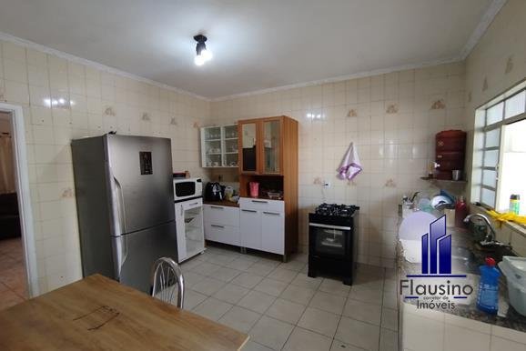 TRÊS IMÓVEIS EM UM NO SION EM VARGINHA MG (12)