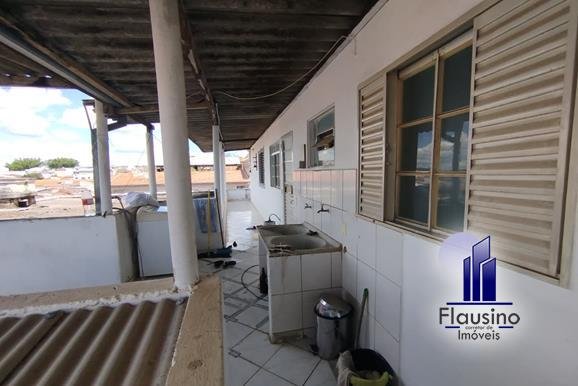 TRÊS IMÓVEIS EM UM NO SION EM VARGINHA MG (3)