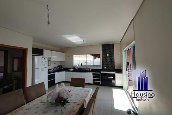 CASA COM PONTO COMERCIAL ENORME NO SION EM VARGINHA MG (10)