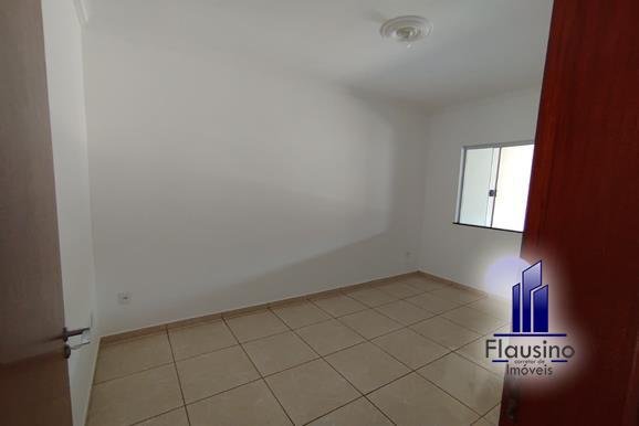 CASA PLANA NO STA TEREZINHA EM VARGINHA MG (1)