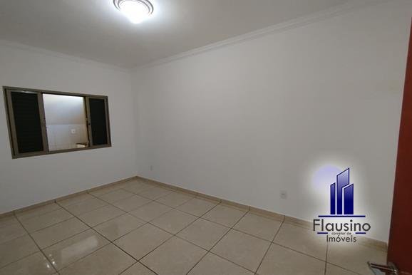 CASA PLANA NO STA TEREZINHA EM VARGINHA MG (10)