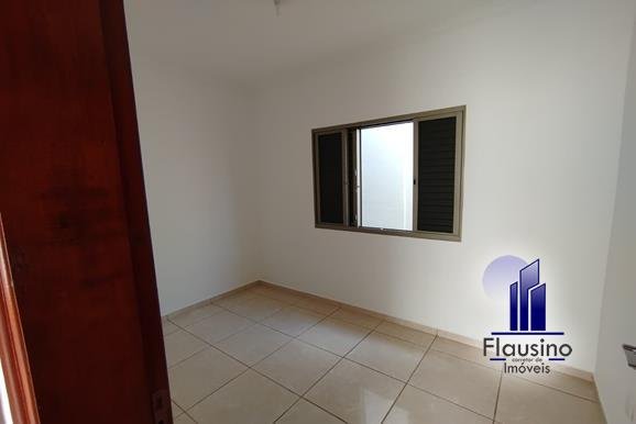 CASA PLANA NO STA TEREZINHA EM VARGINHA MG (11)