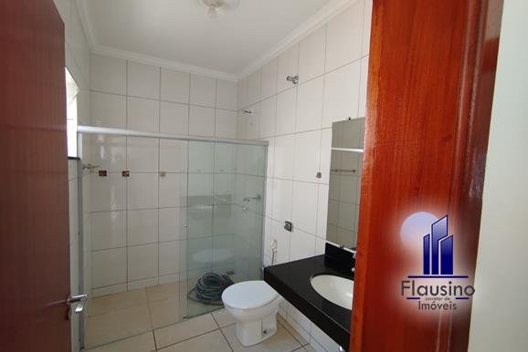 CASA PLANA NO STA TEREZINHA EM VARGINHA MG (13)