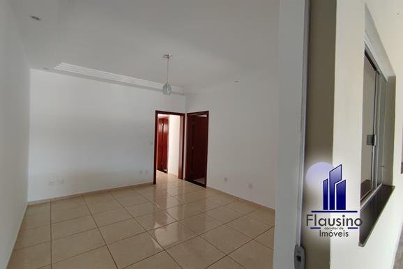 CASA PLANA NO STA TEREZINHA EM VARGINHA MG (2)