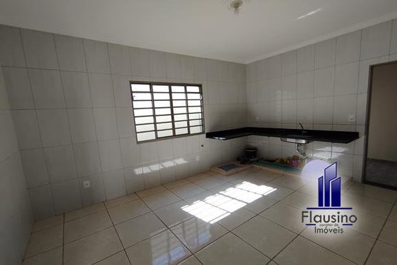 CASA PLANA NO STA TEREZINHA EM VARGINHA MG (9)