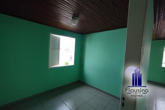 CASA COM PREÇO BAIXO BEM LOCALIZADA AO LADO DO CENTRO (8)