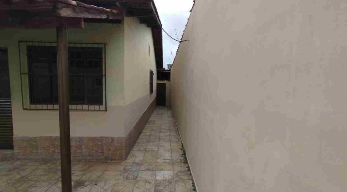 CASA MUITO BOA NO BELA VISTA EM VARGINHA MG (11) (Copy)