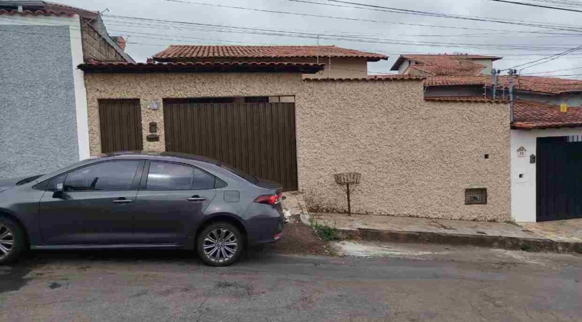 CASA MUITO BOA NO BELA VISTA EM VARGINHA MG (3) (Copy)