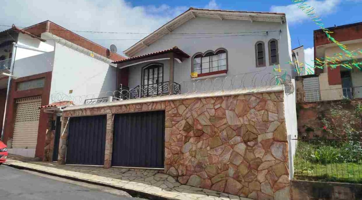 CASA MAGNÍFICA NO SANTA MARIA EM VARGINHA MG (1) (Copy)