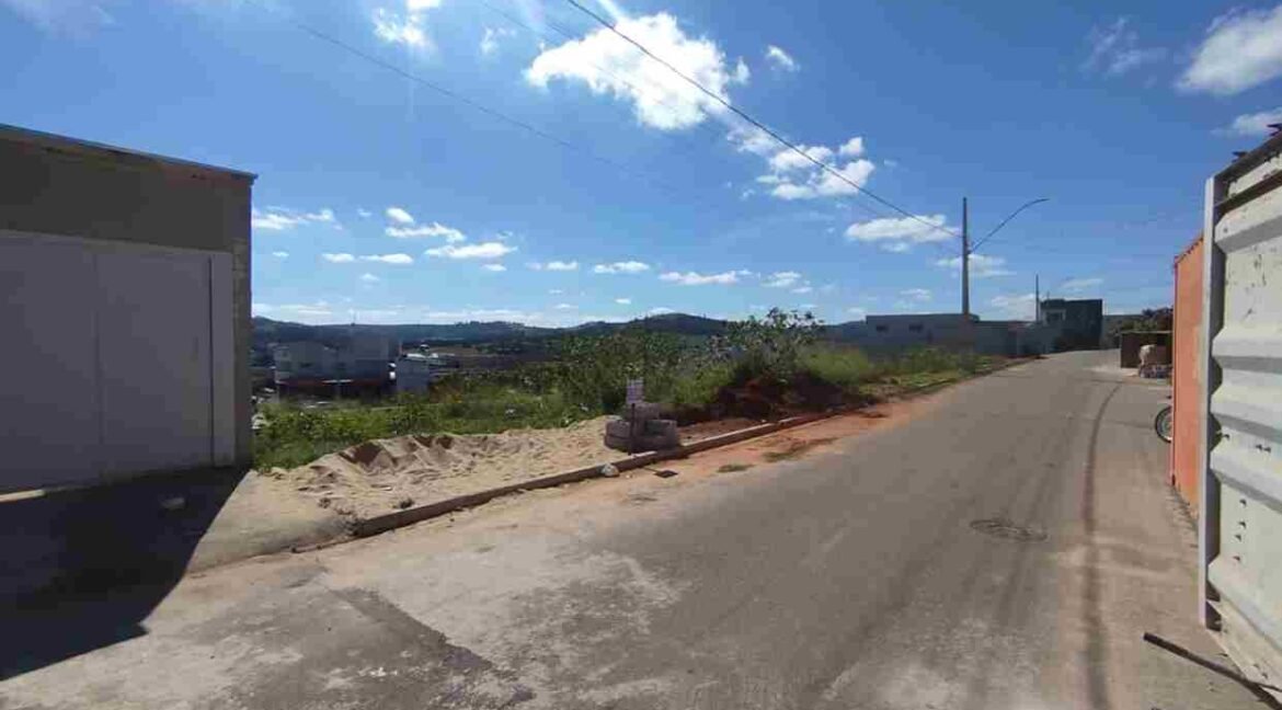TERRENO NO SANTA LUZIA EM VARGINHA MG (5) (Copy)