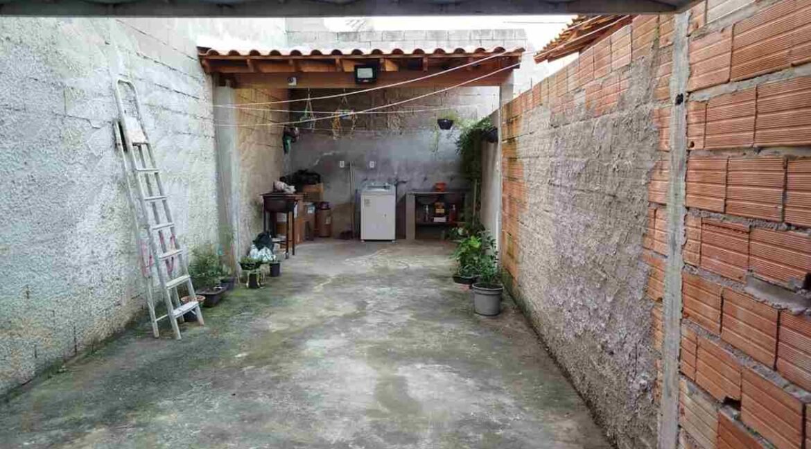PRÉDIO COM TRÊS RENDAS NO ESTRELA EM VARGINHA MG (20) (Copy)