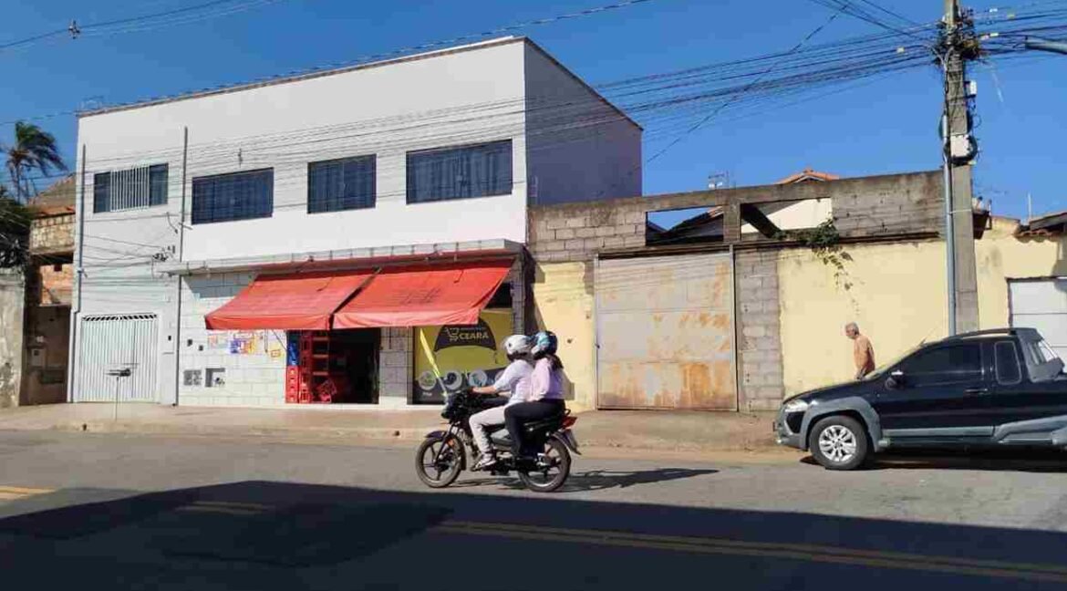 PRÉDIO COM TRÊS RENDAS NO ESTRELA EM VARGINHA MG (25) (Copy)