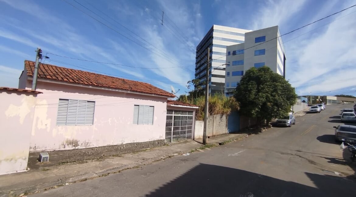 CASA PERTO DO SHOPPING EM VARGINHA MG (1)