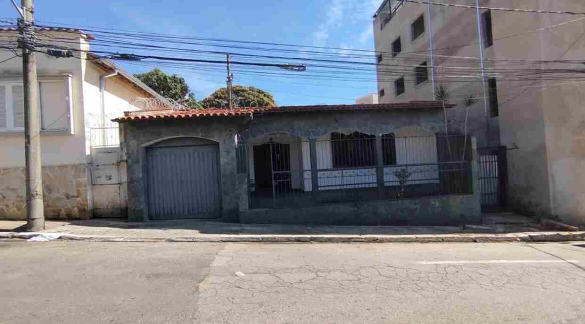 CASA NO CORAÇÃO DO CENTRO EM VARGINHA MG (16) (Copy)