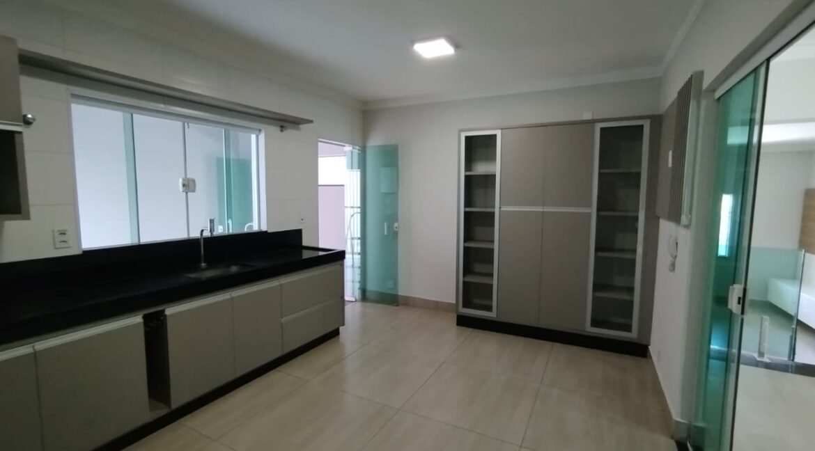 CASA EXCELENTE NO REZENDE EM VARGINHA MG (13)