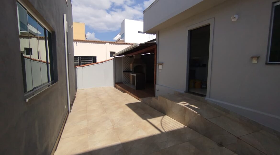 CASA EXCELENTE NO REZENDE EM VARGINHA MG (19)