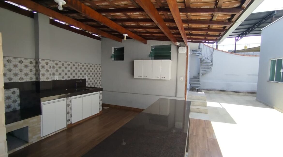 CASA EXCELENTE NO REZENDE EM VARGINHA MG (21)