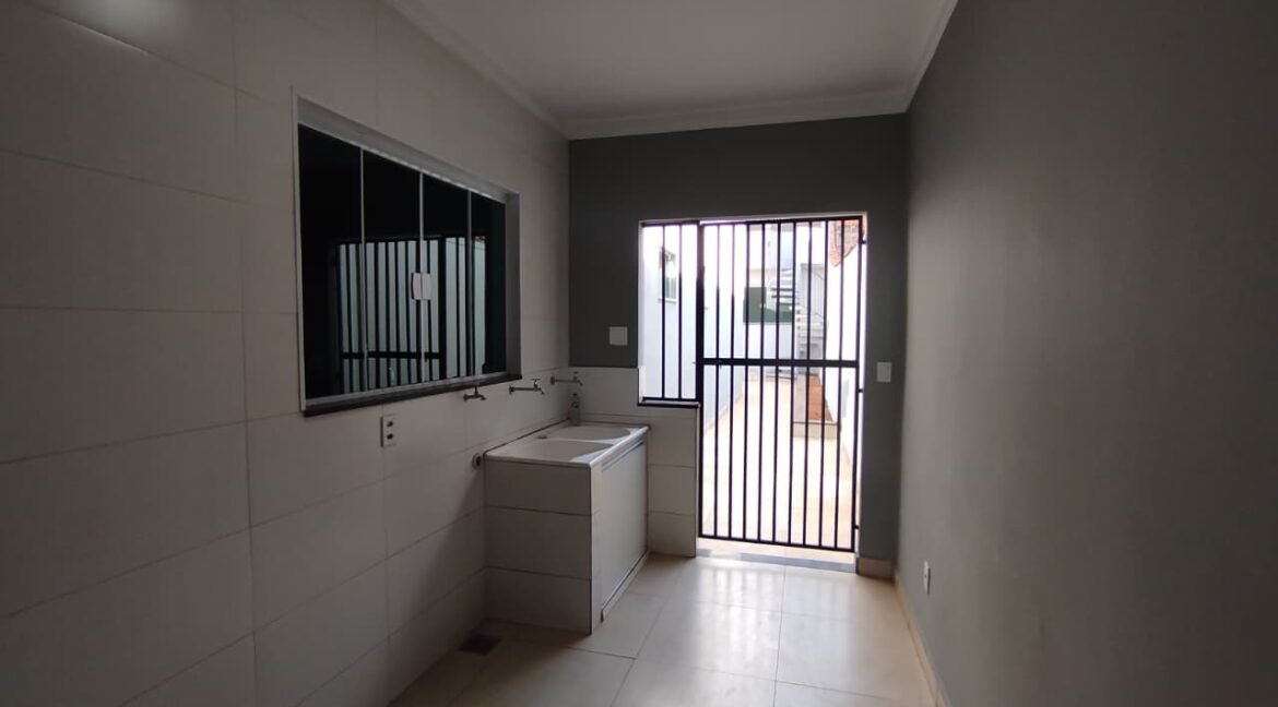 CASA EXCELENTE NO REZENDE EM VARGINHA MG (23)