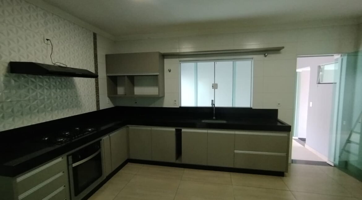 CASA EXCELENTE NO REZENDE EM VARGINHA MG (8)