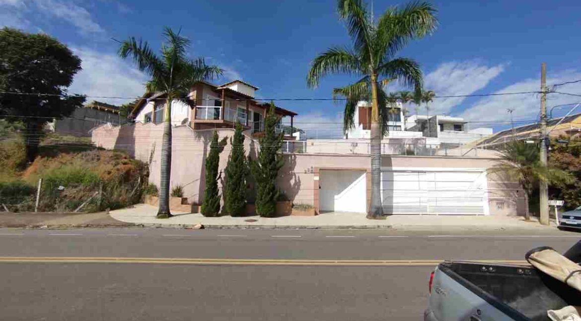 SUPER CASA NO CAMPOS ELÍSEOS EM VARGINHA MG (2) (Copy)