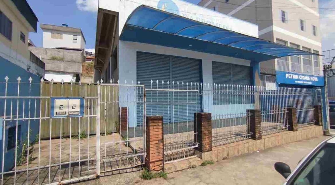 GALPÃO NA AV. DOS IIMIGRANTES EM VARGINHA MG (2) (Copy)