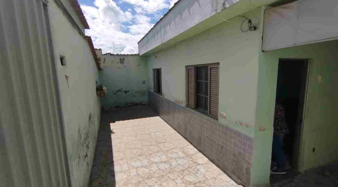 CASA INTERESSANTE NO JARDIM ITÁLIA EM VARGINHA MG (1) (Copy)