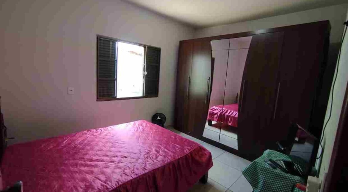 CASA INTERESSANTE NO JARDIM ITÁLIA EM VARGINHA MG (11) (Copy)