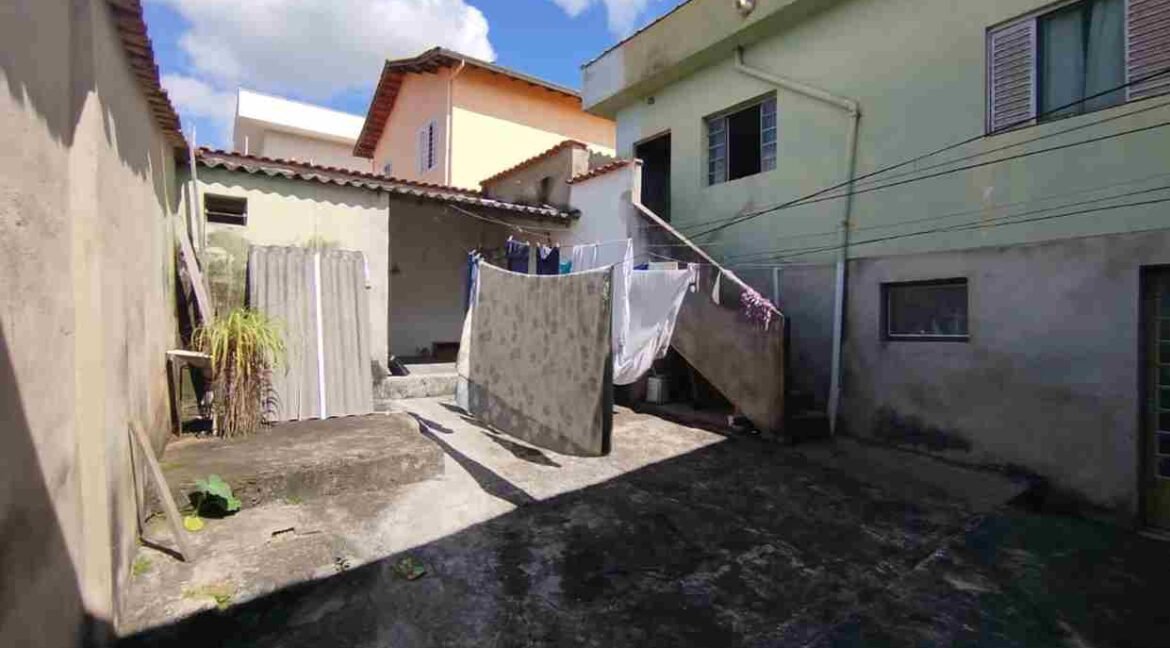 CASA INTERESSANTE NO JARDIM ITÁLIA EM VARGINHA MG (6) (Copy)
